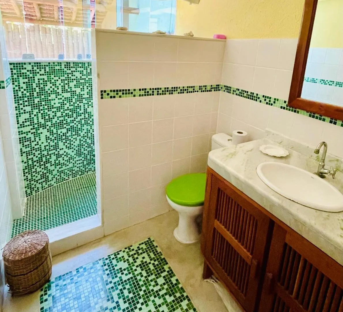 Suite Privada Com Varanda, Condominio Vilazion, Arraial D'Ajuda Centro 포르투세구로